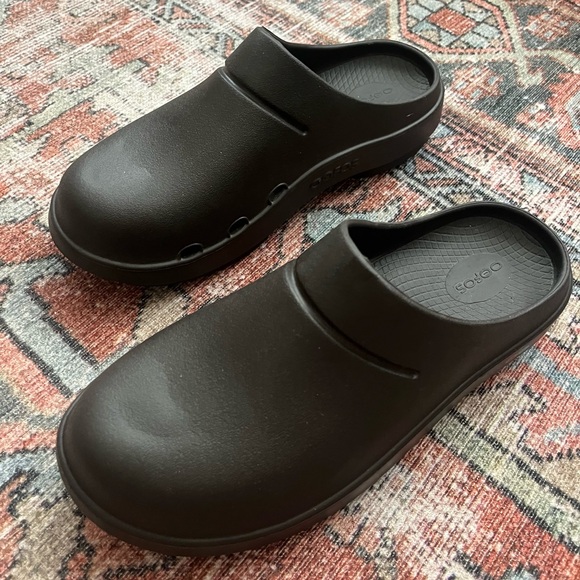 OOFOS Slip-On Shoes - Picture 1 of 4